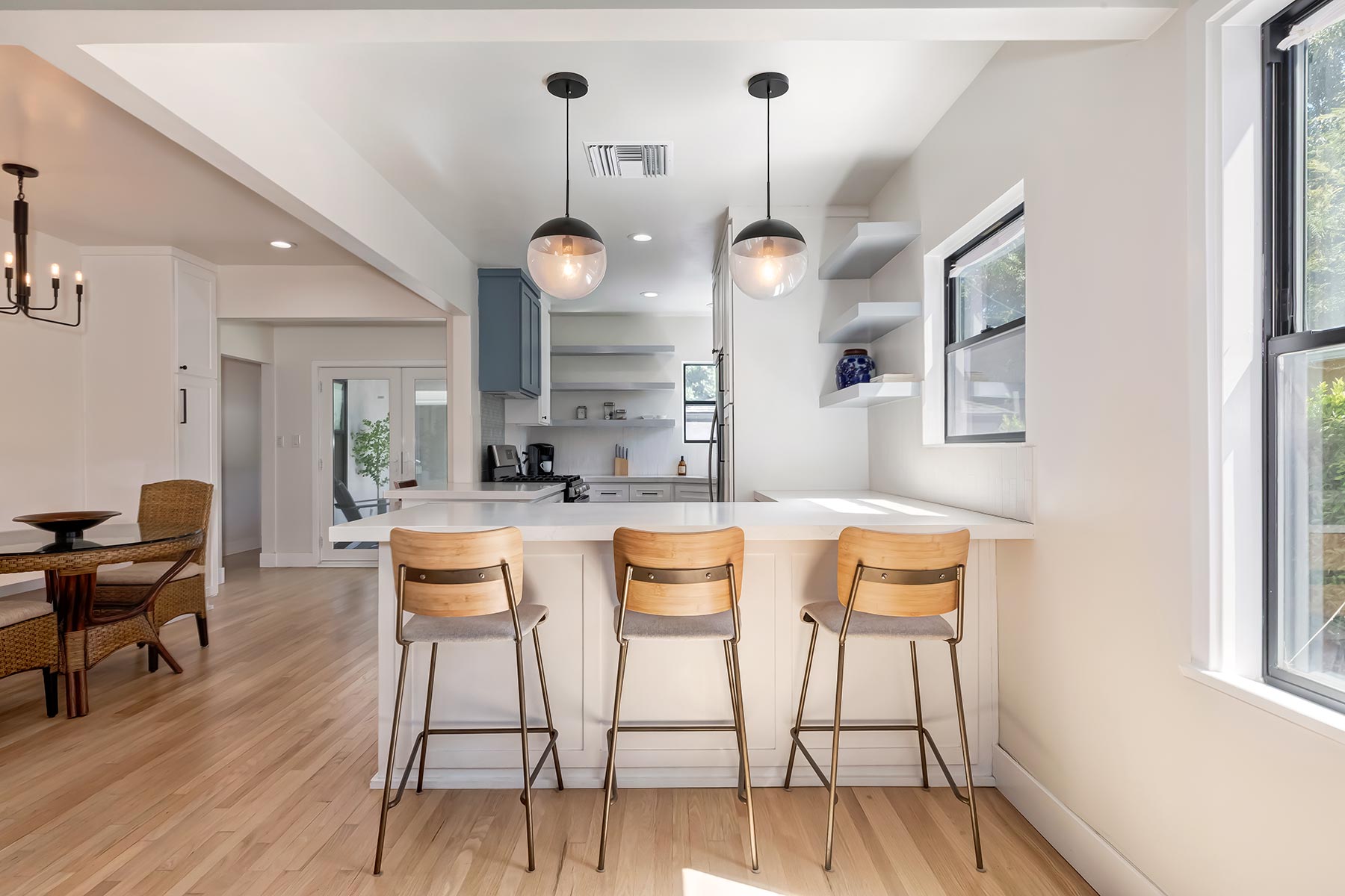 3232 S Beverly Dr