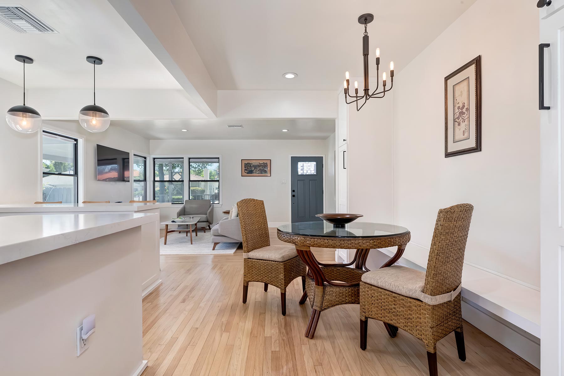 3232 S Beverly Dr