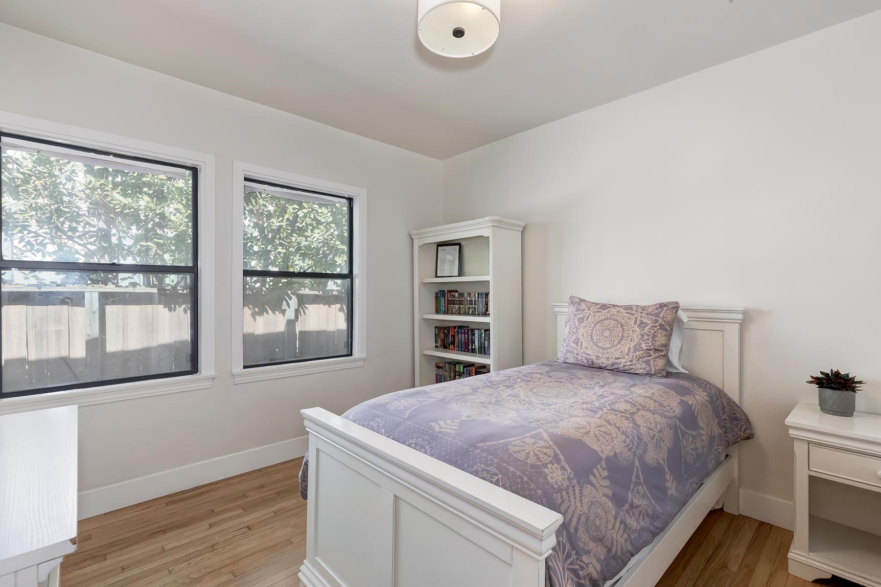 3232 S Beverly Dr