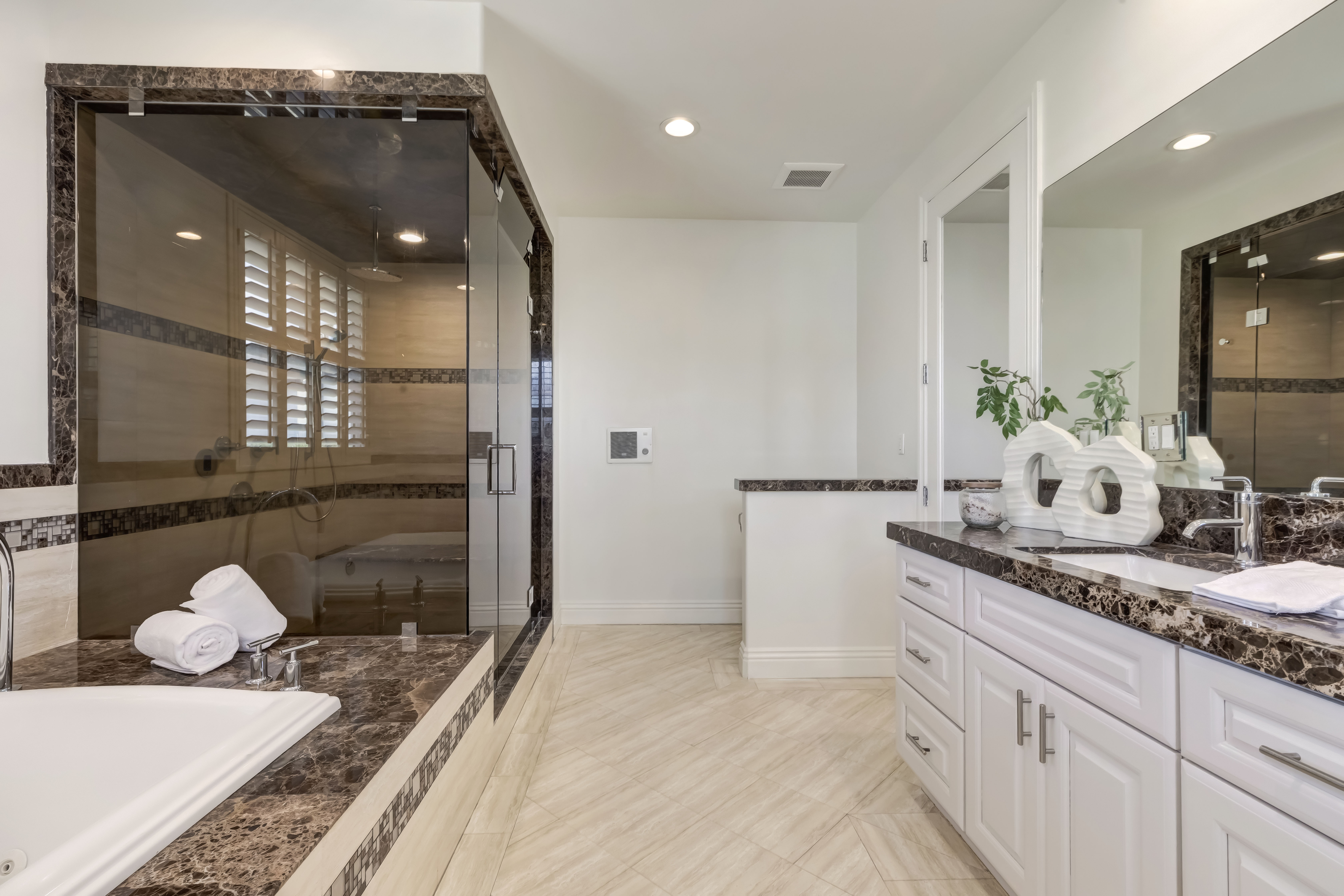 14707 W Sunset Blvd