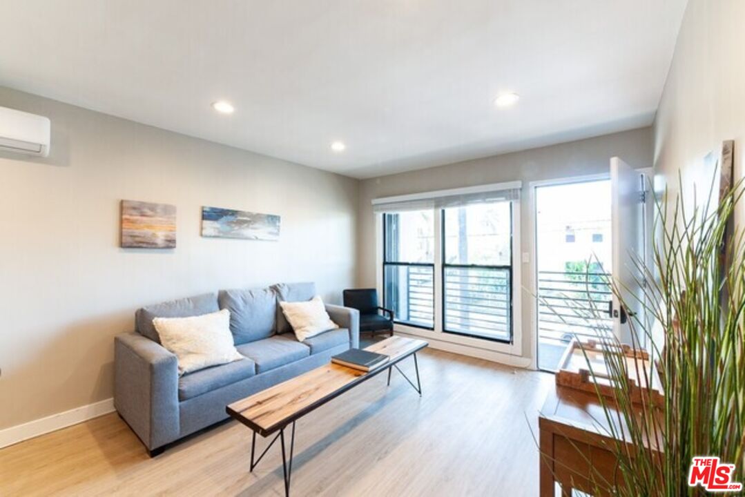 3148-3162 James M Wood Blvd