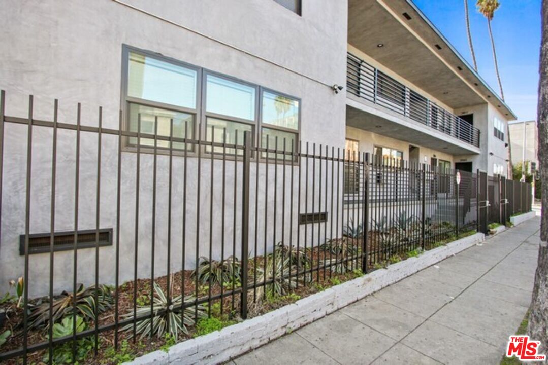 3148-3162 James M Wood Blvd
