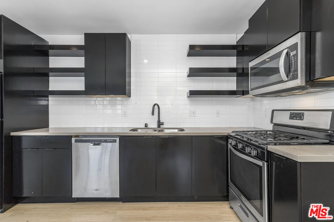 3148-3162 James M Wood Blvd