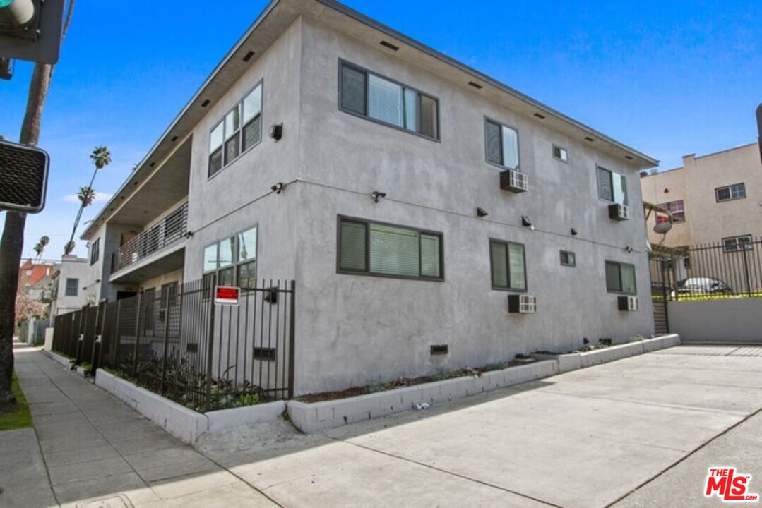 3148-3162 James M Wood Blvd