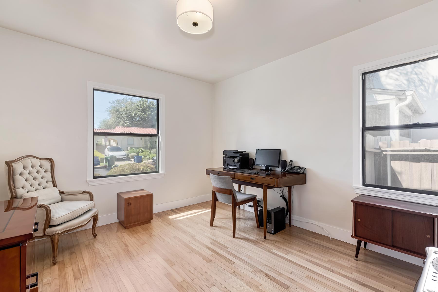 3232 S Beverly Dr
