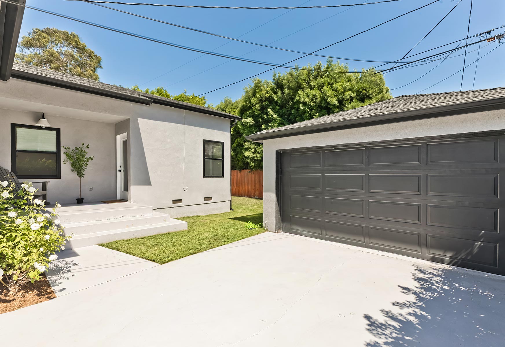 3232 S Beverly Dr