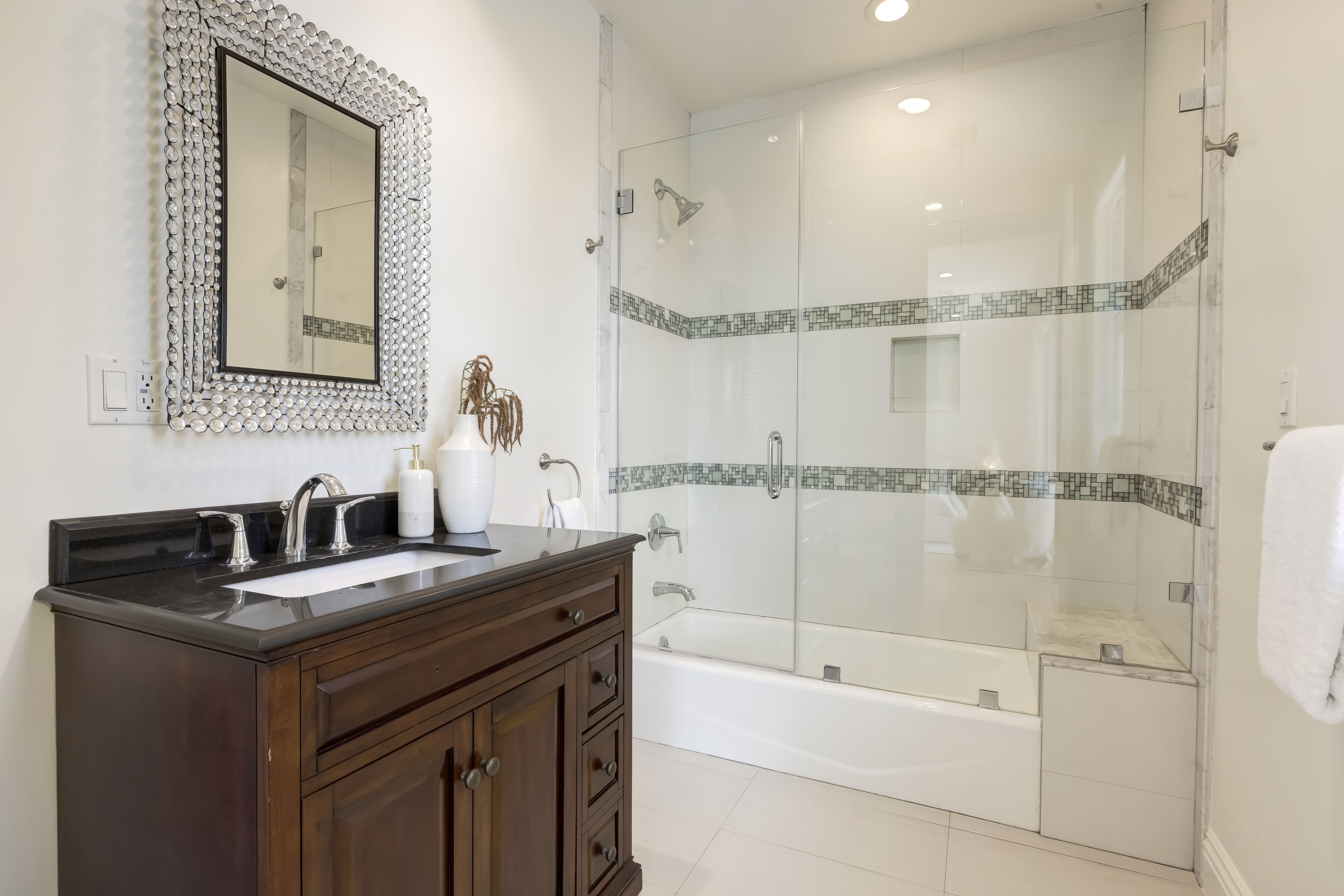 14707 W Sunset Blvd