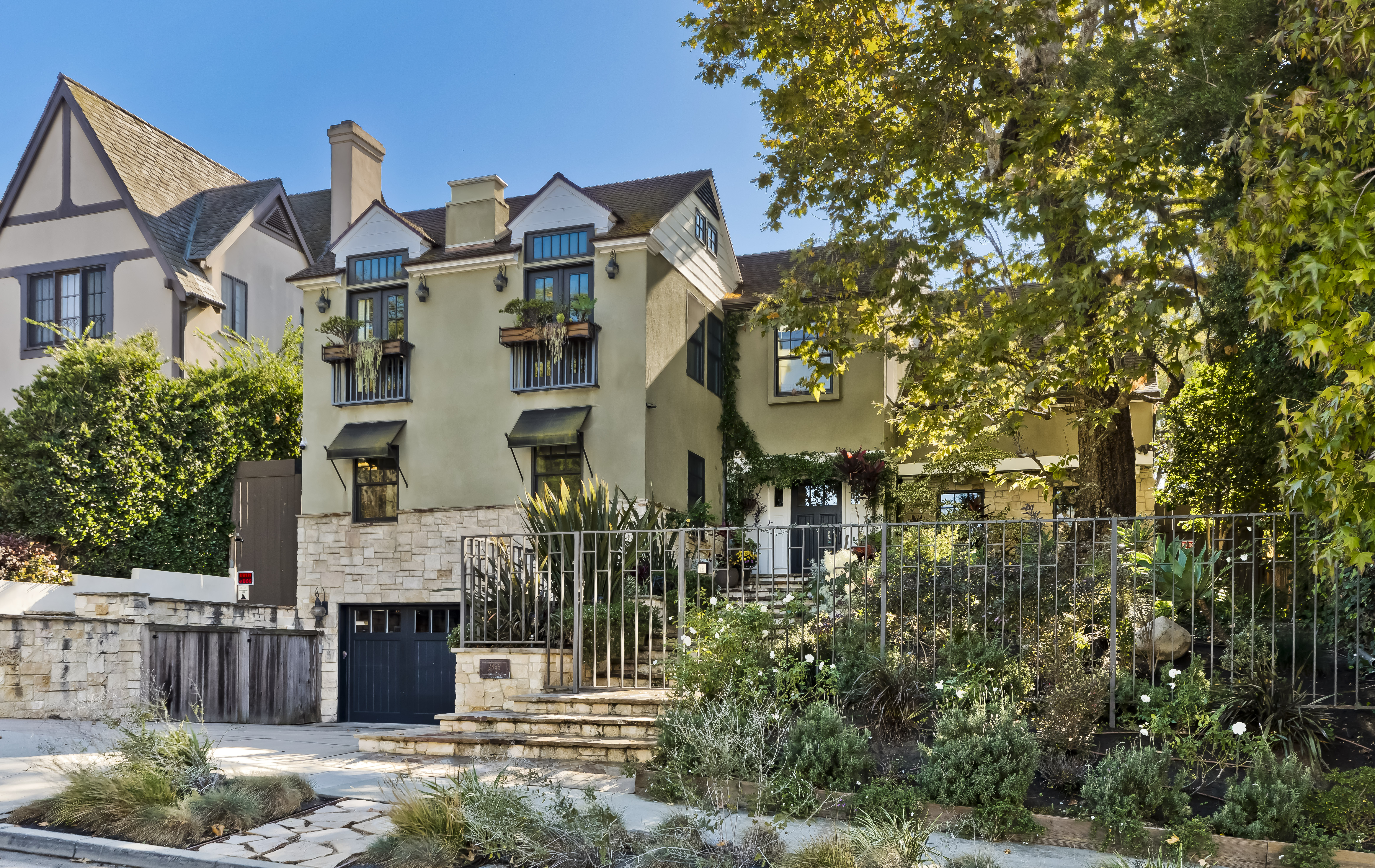 2855 Club Dr