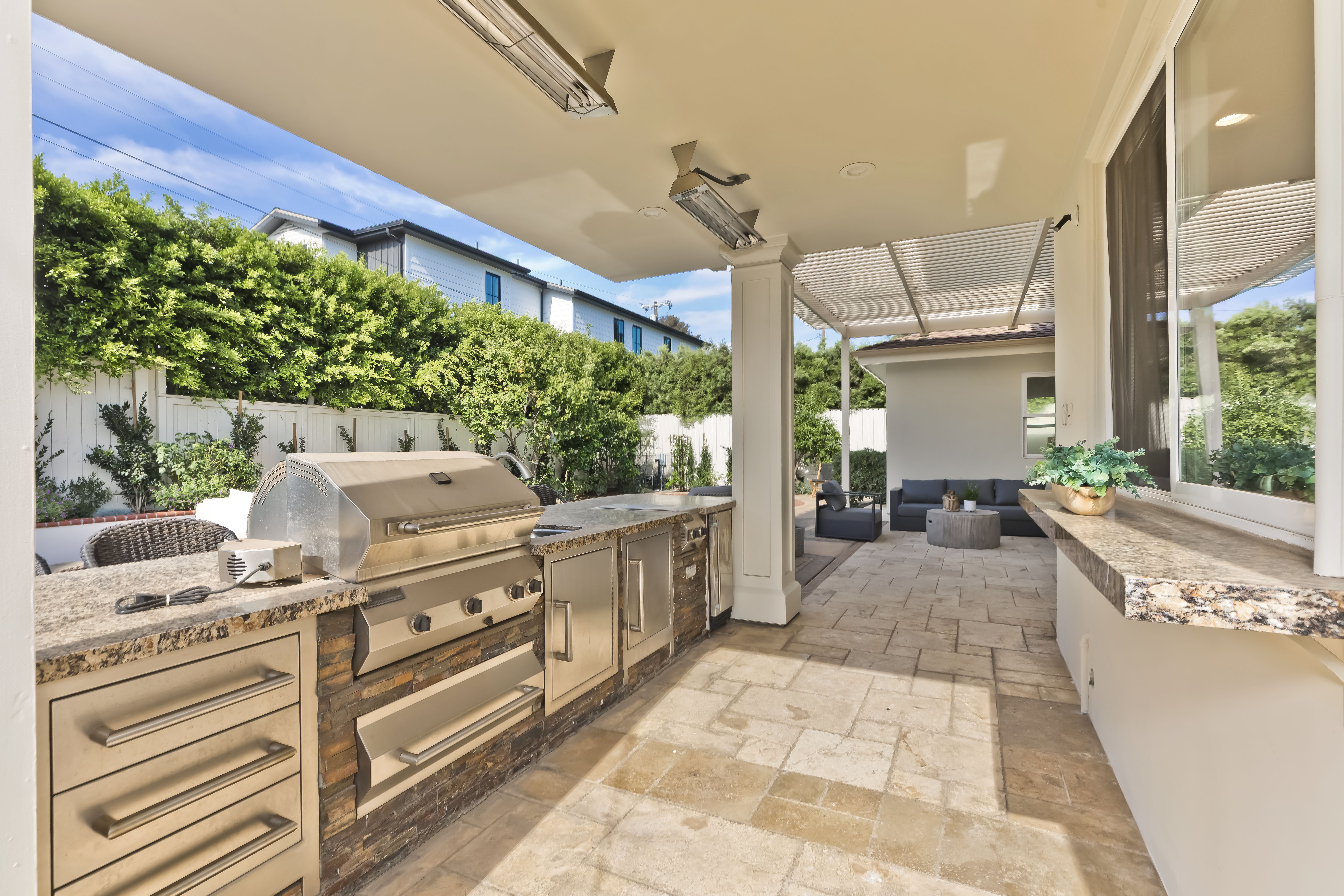 14707 W Sunset Blvd