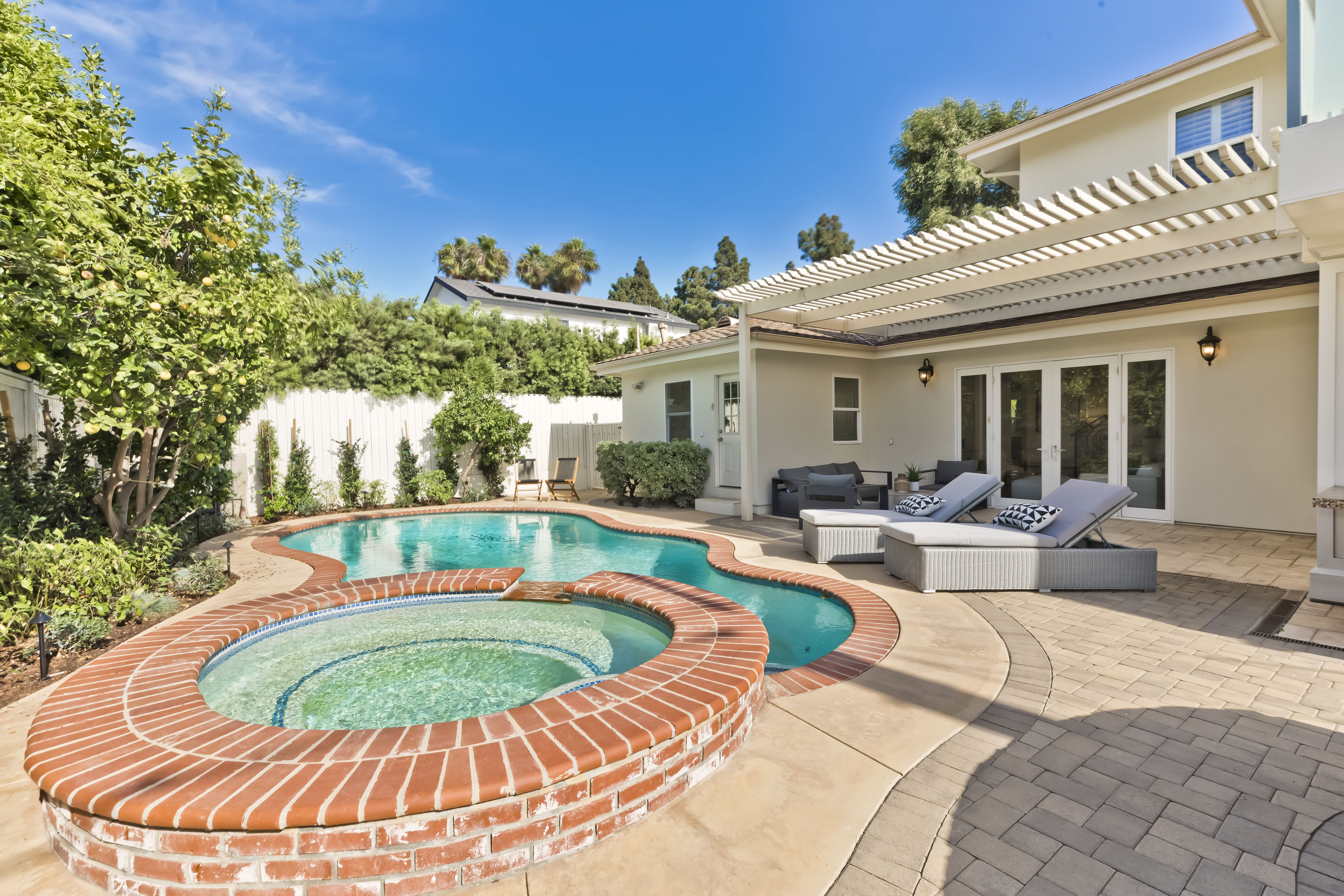 14707 W Sunset Blvd