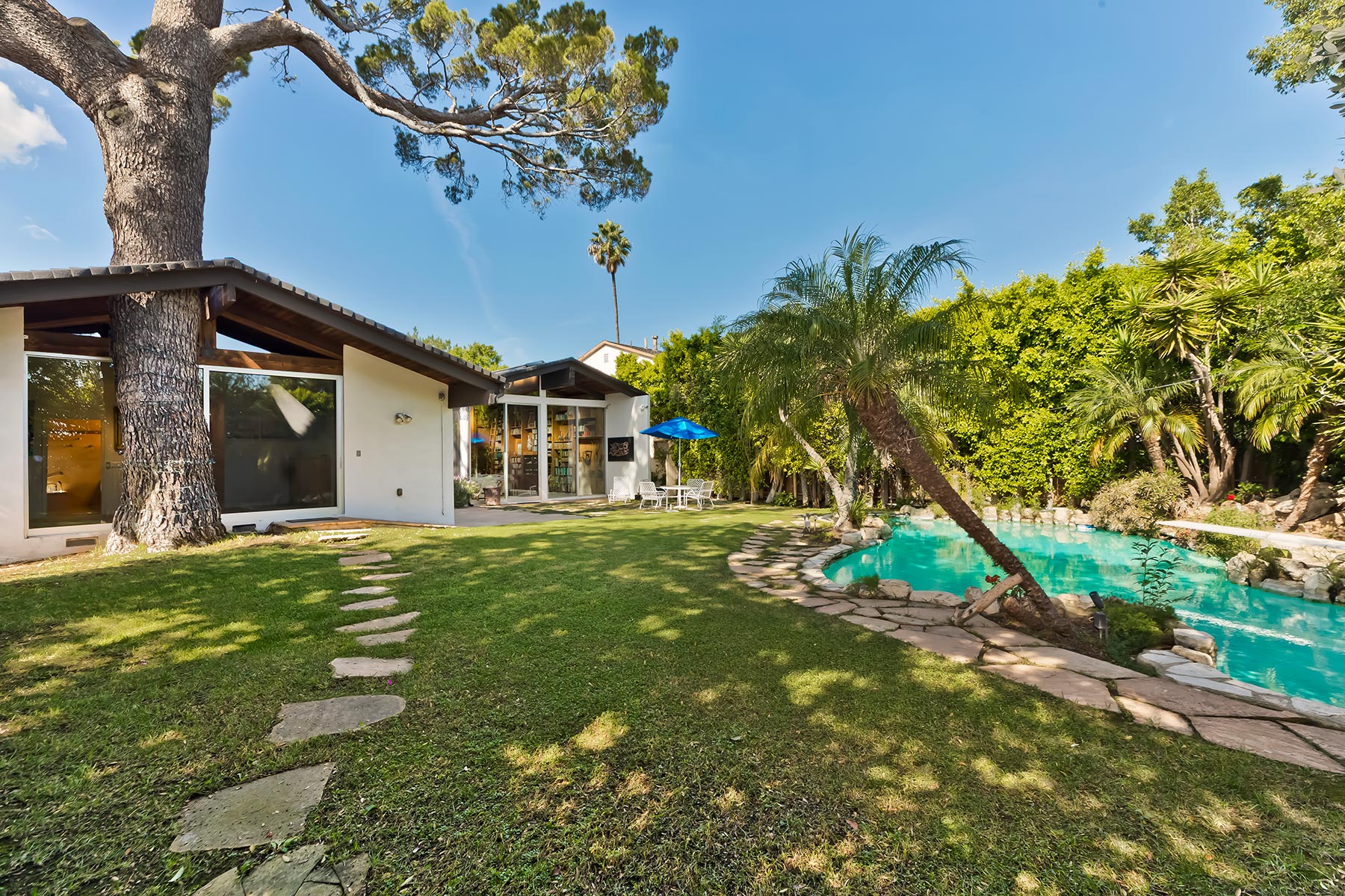 3210 Club Dr