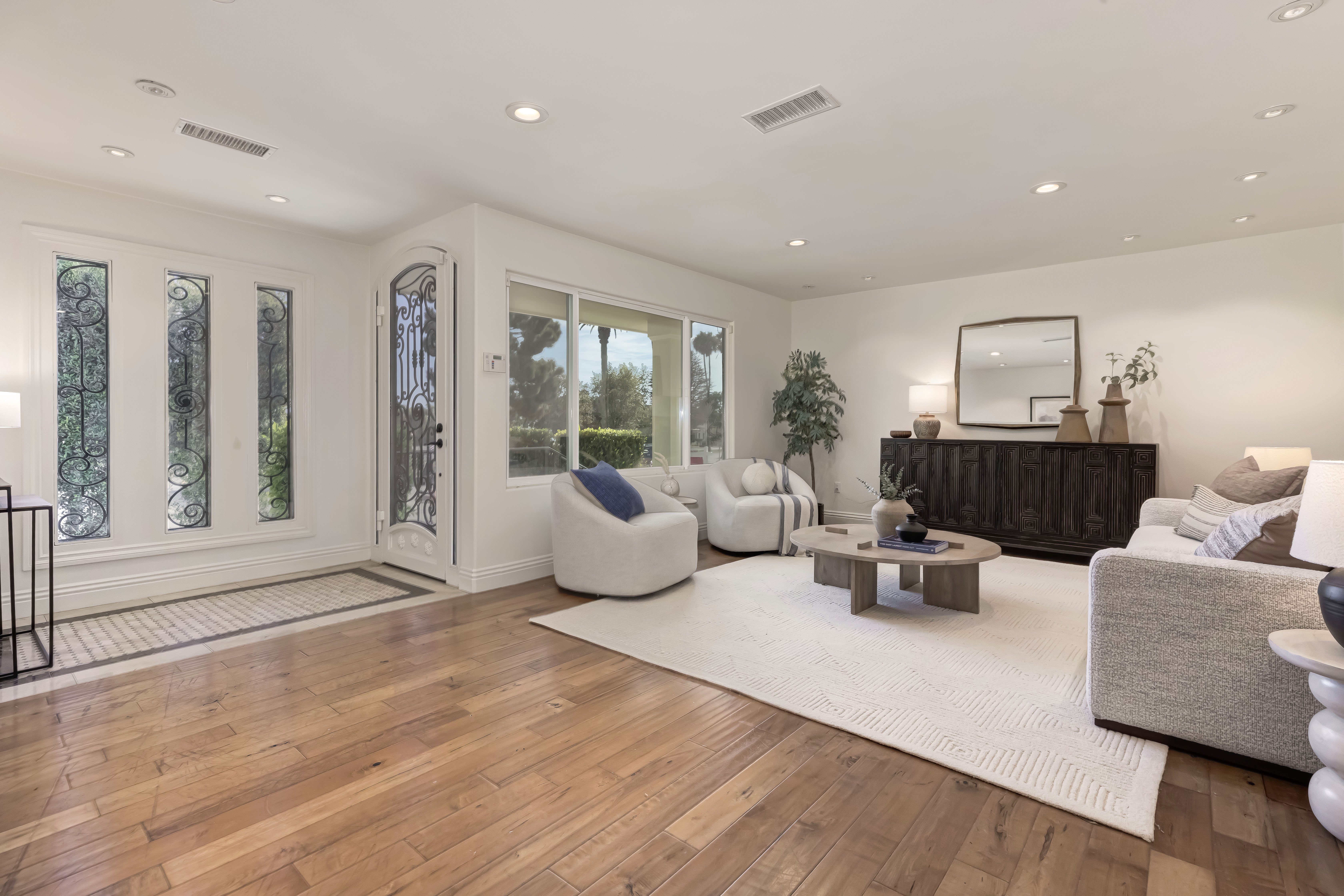 14707 W Sunset Blvd
