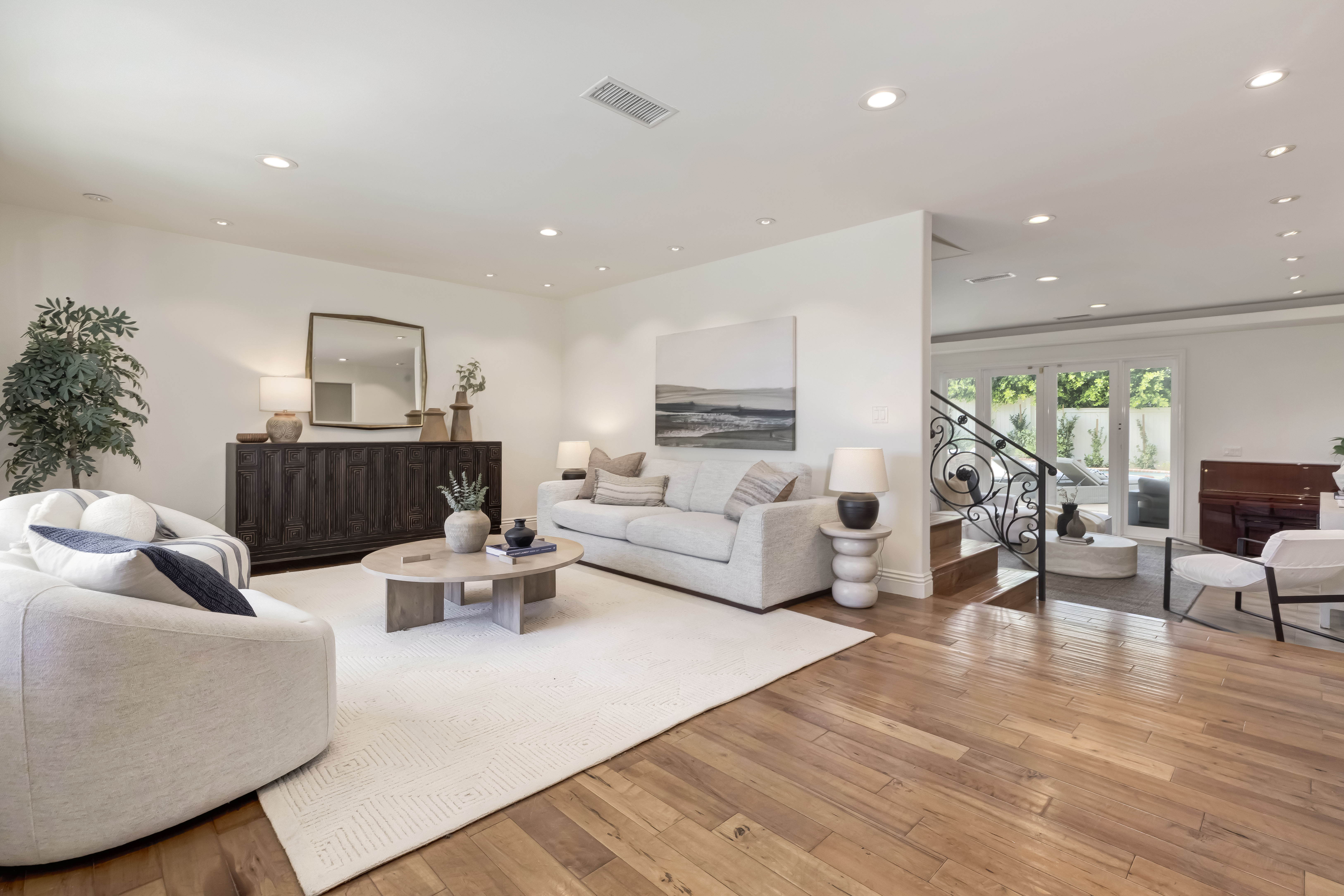 14707 W Sunset Blvd