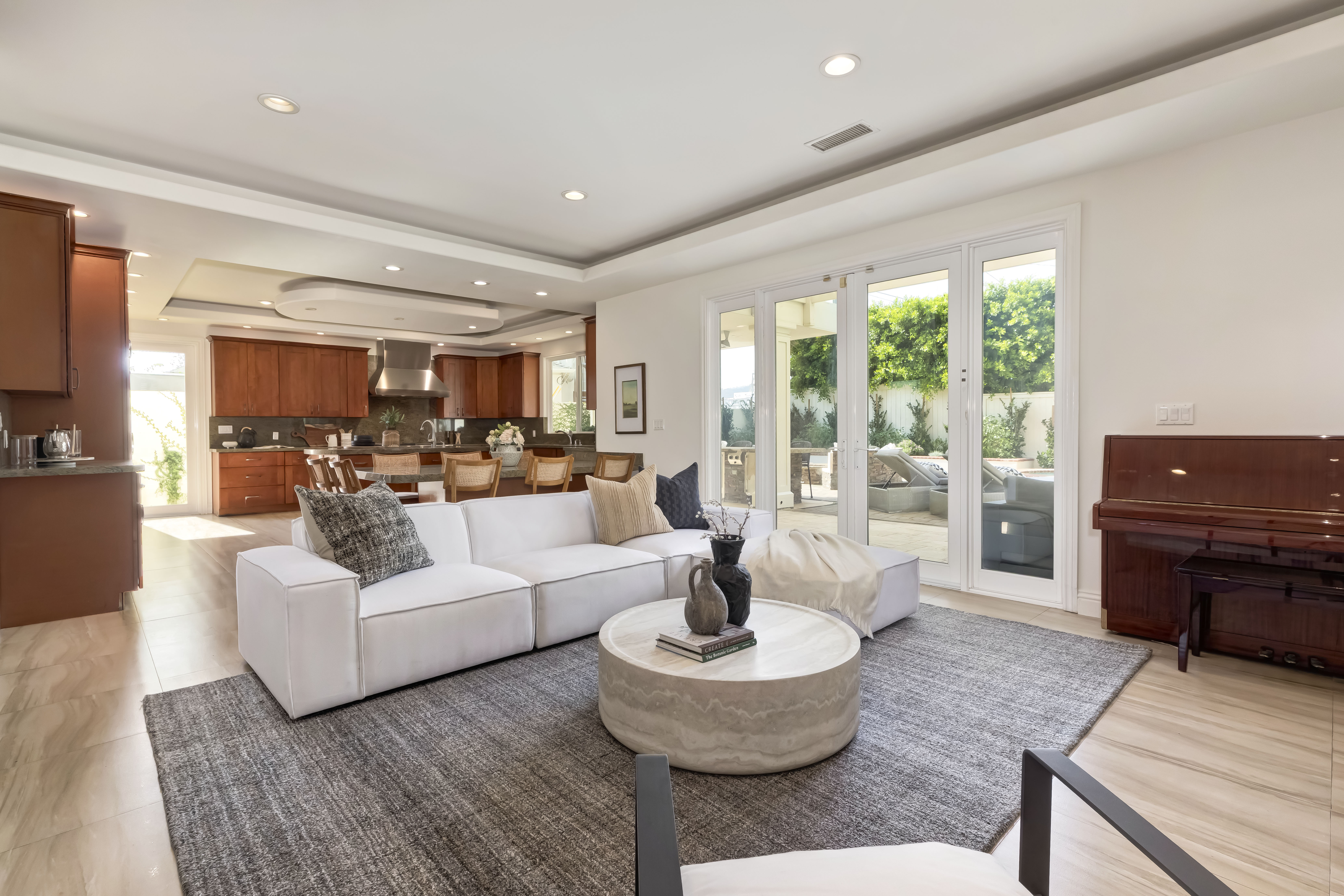 14707 W Sunset Blvd