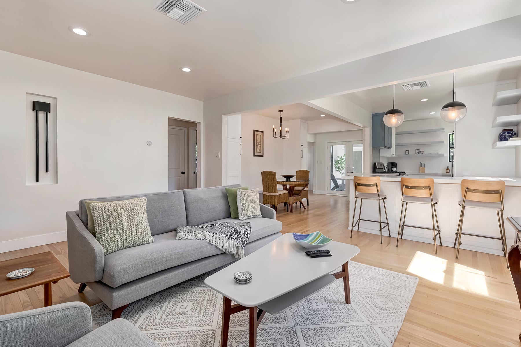 3232 S Beverly Dr