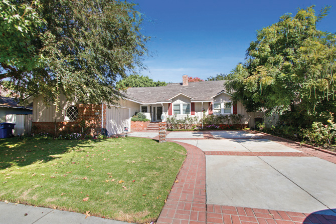 2855 Club Dr